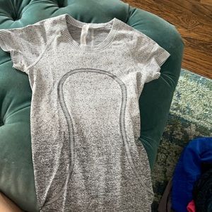 Swiftly Tech Lululemon Athletica shirt